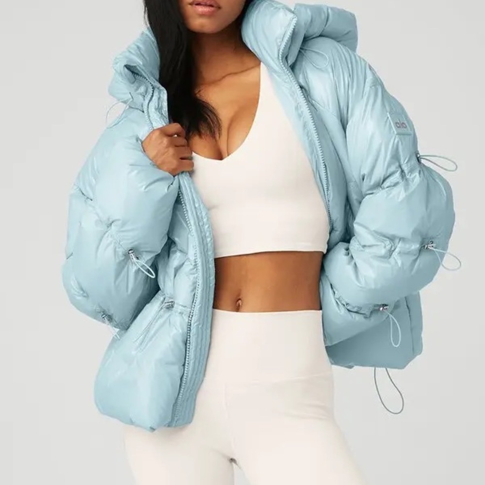 BNWT ALO Yoga Women's light blue stunner Puffer Jacket
